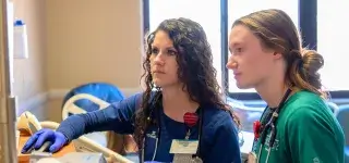 web-featured-nurse-preceptor-and-student-grace-lundfelt